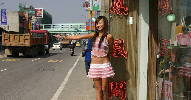 【台湾美女満載】ほぼﾈ果、台湾で激写されたビン●ウ売りの女の子たちがエロすぎｗｗｗｗｗｗ