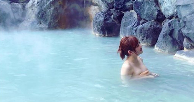 菊地亜美”ポロリ”Instagramで「え、出てますやん！！」あざとい入浴ショット披露で大炎上！